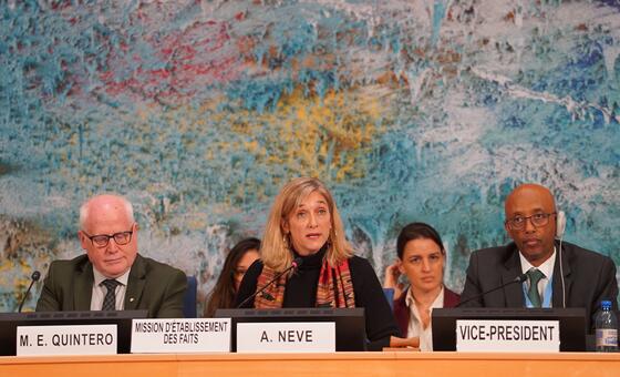 Los dos nuevos miembros de la Misión Internacional Independiente de Determinación de los Hechos sobre Venezuela , María Eloísa Quintero (centro) y Alex Nieve (izquierda), presentan al Consejo de Derechos Humanos su última actualización.